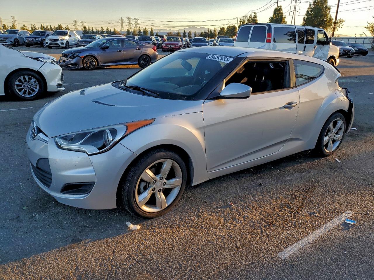 Hyundai VELOSTER Image 1