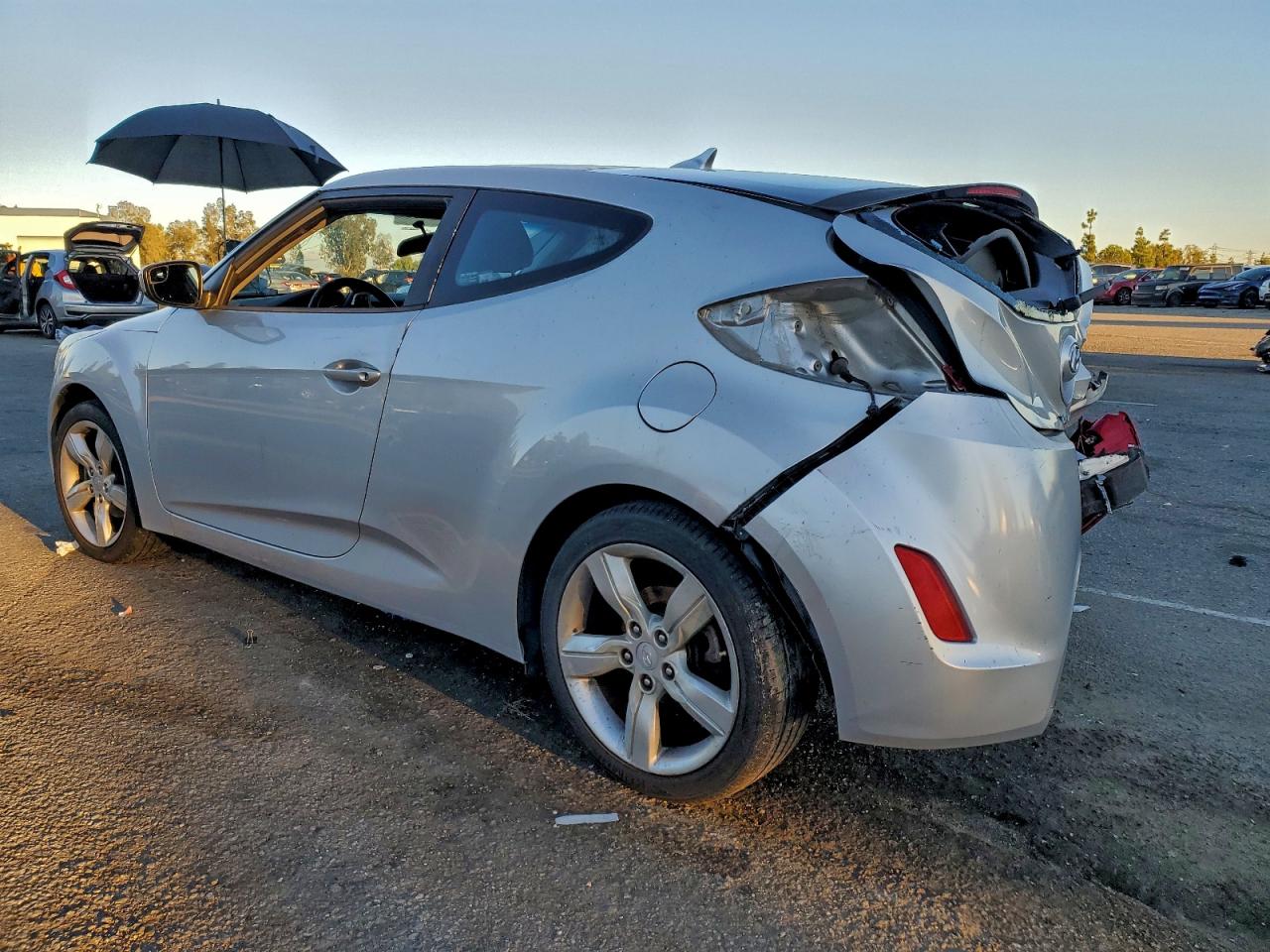 Hyundai VELOSTER Image 3