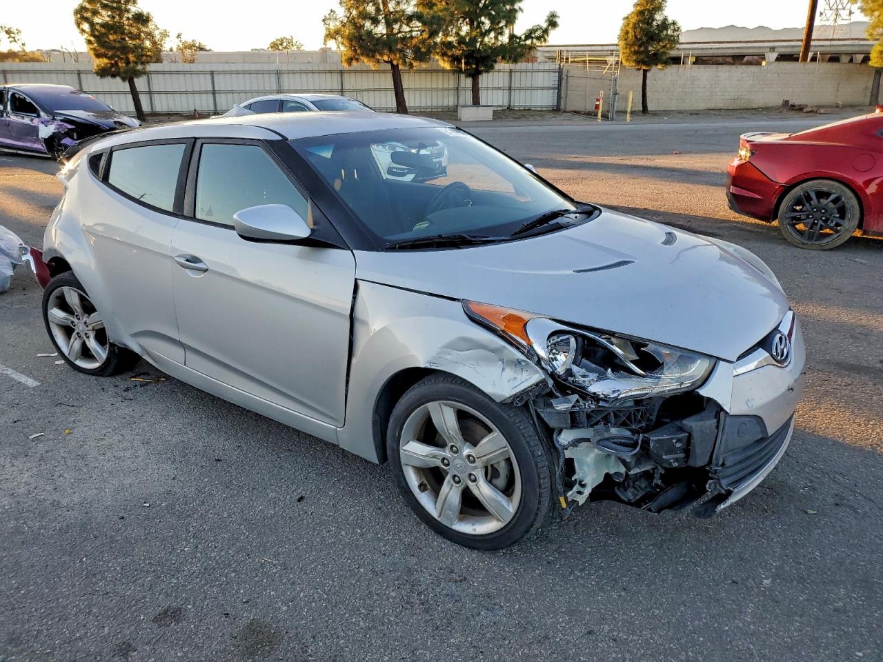 Hyundai VELOSTER Image 4