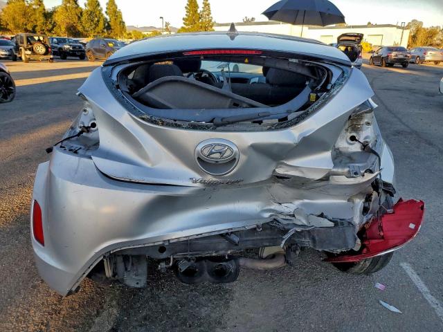 Hyundai VELOSTER Image 6