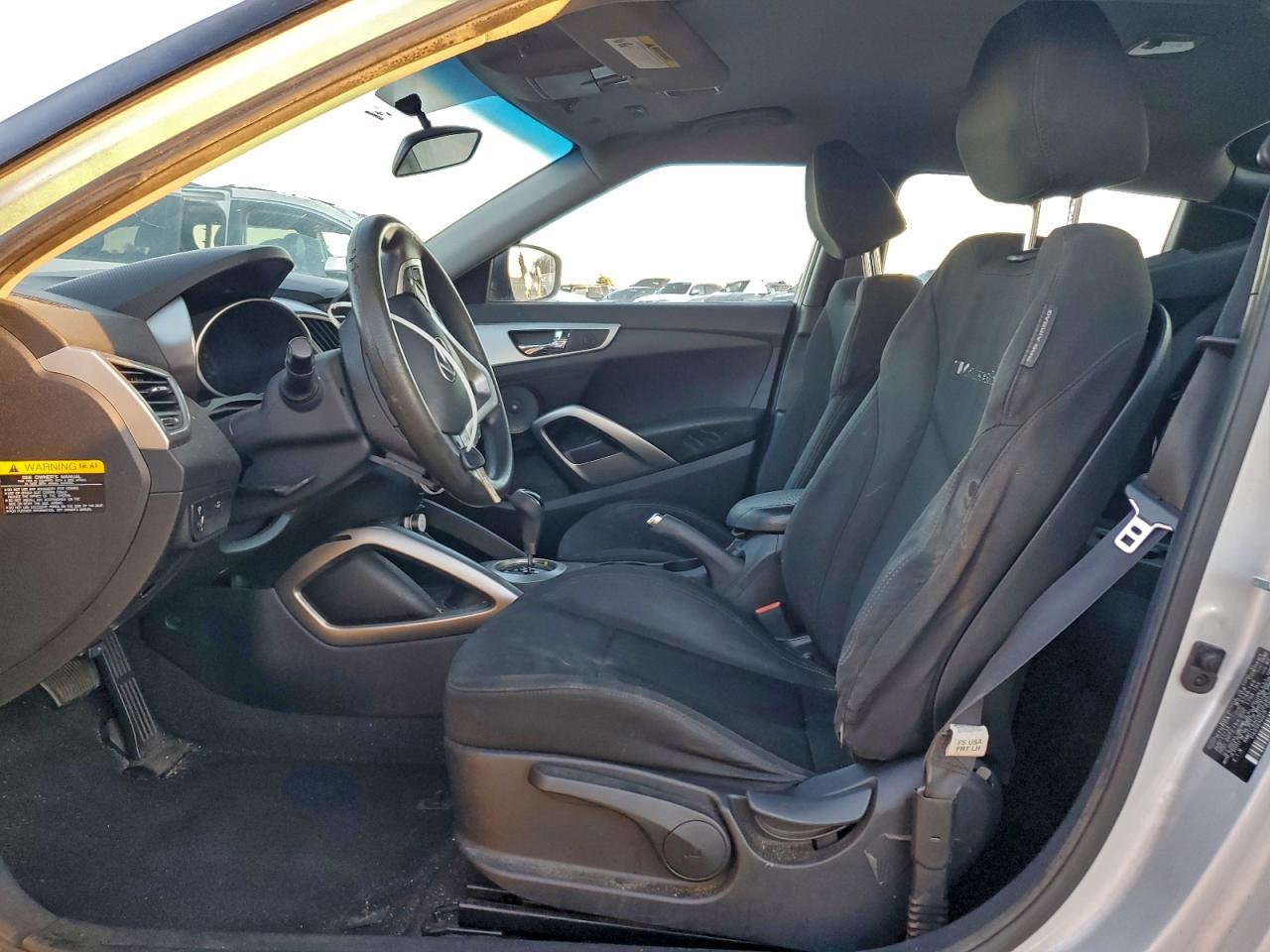 Hyundai VELOSTER Image 7