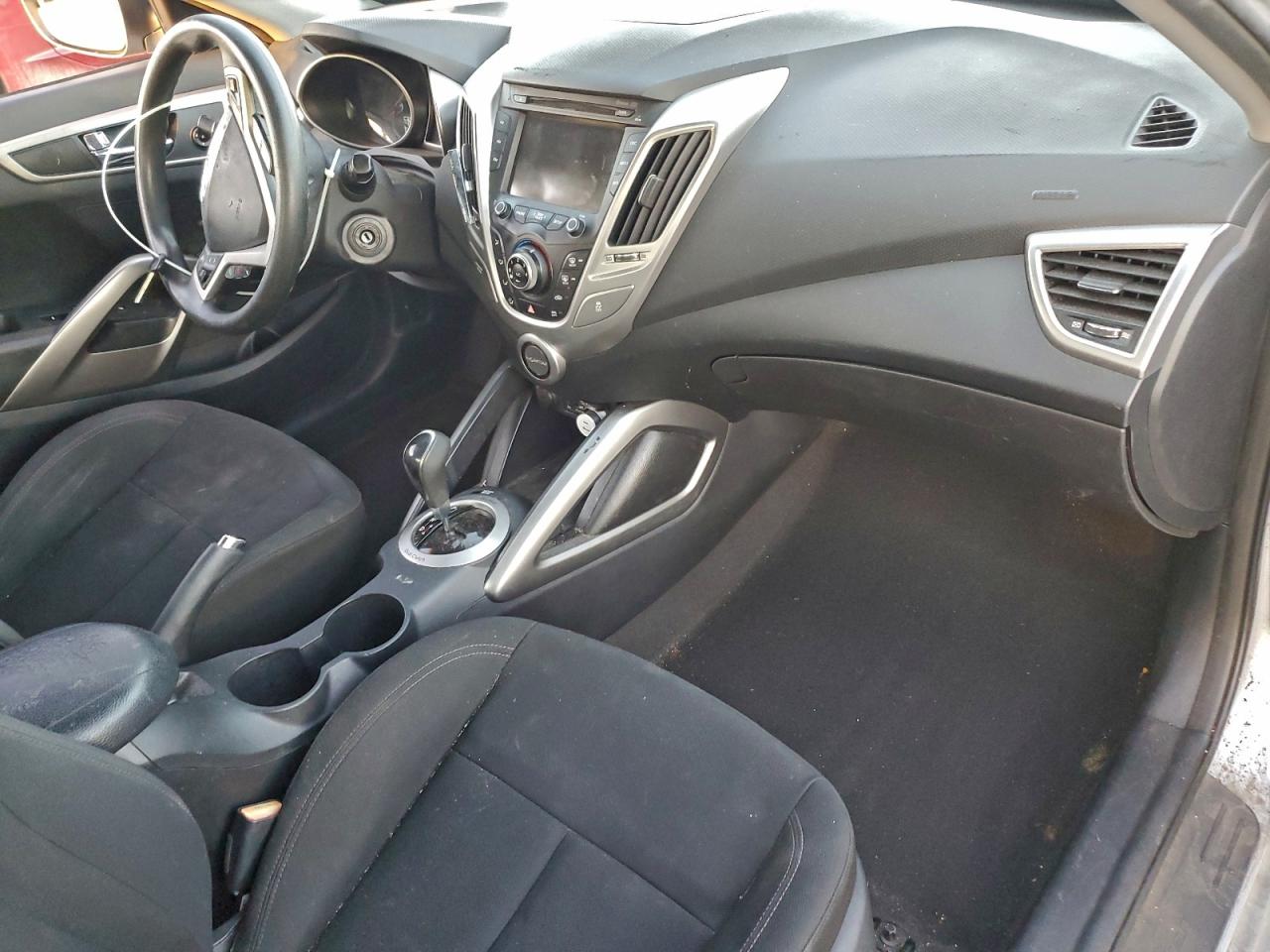 Hyundai VELOSTER Image 12