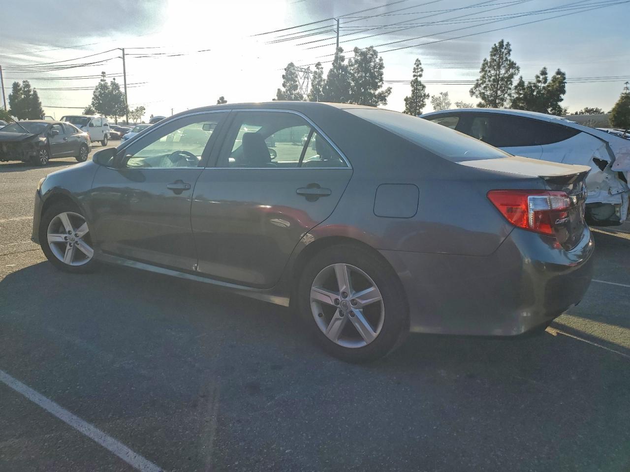 Toyota Camry L Image 7