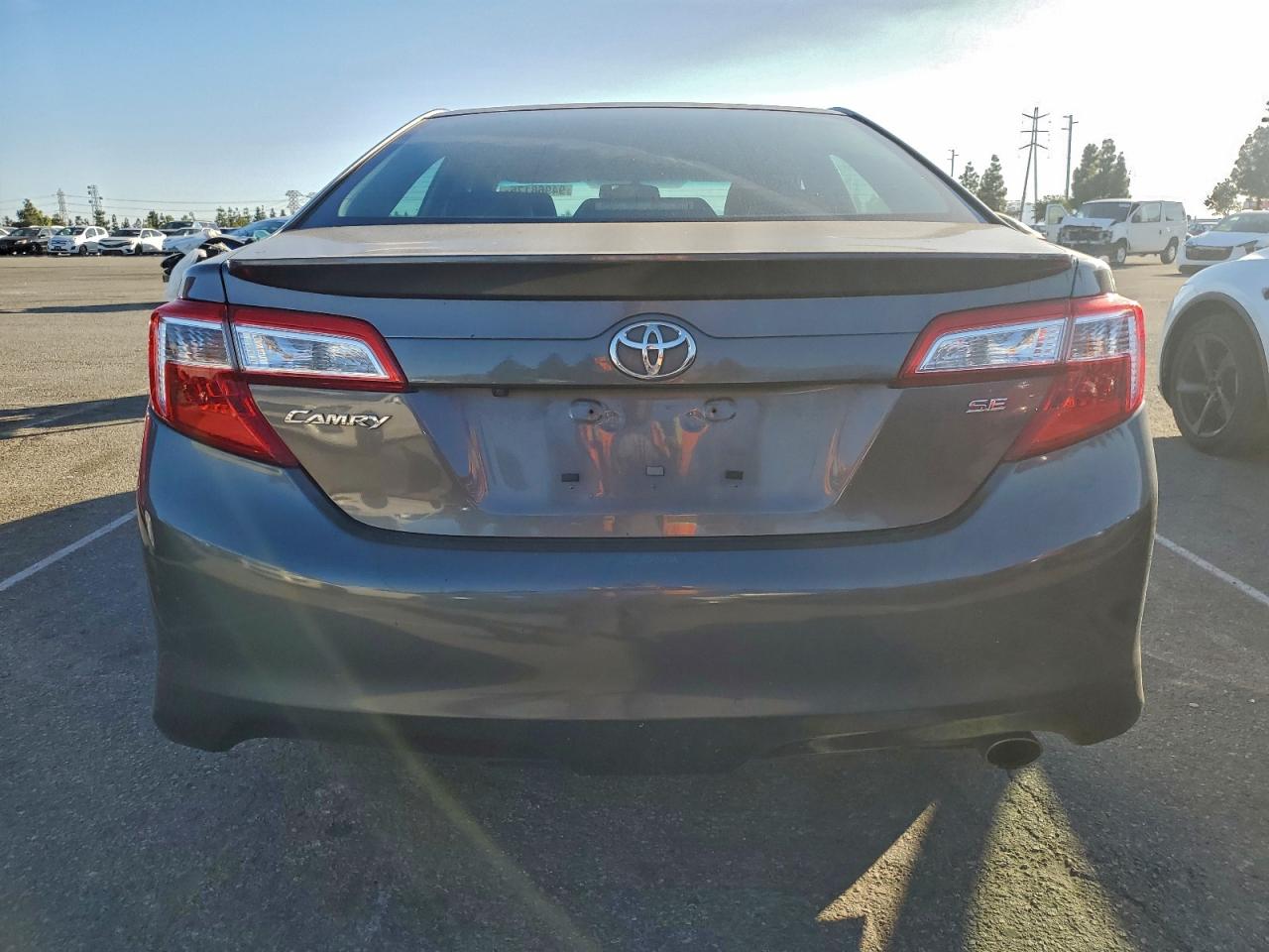 Toyota Camry L Image 6
