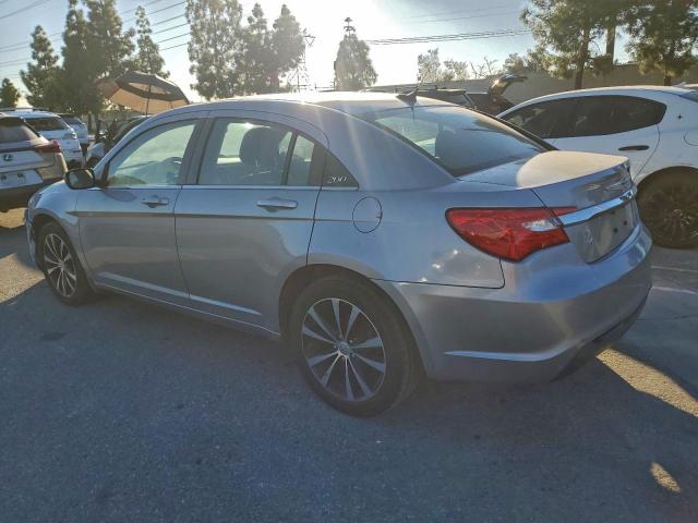 Chrysler 200 Touring Image 2