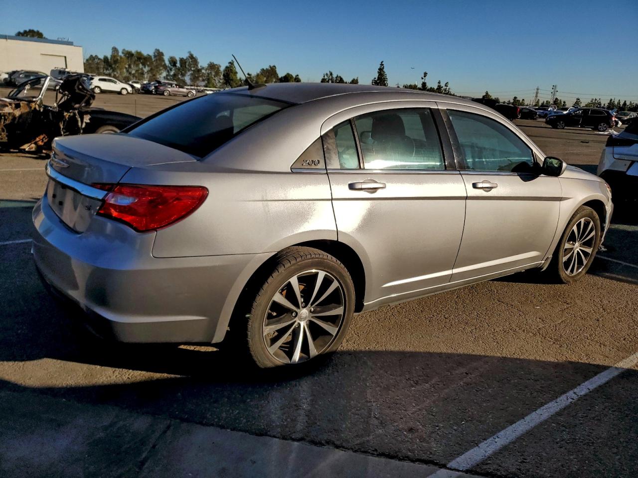 Chrysler 200 Touring Image 3
