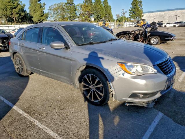 Chrysler 200 Touring Image 9