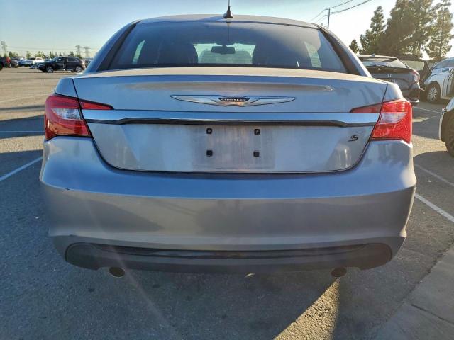 Chrysler 200 Touring Image 10