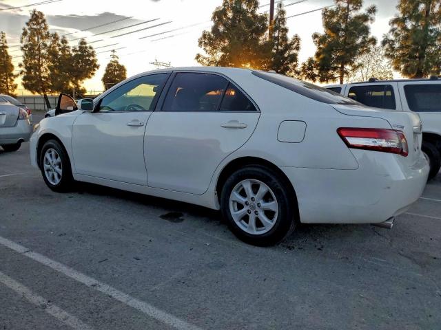 Toyota Camry Se Image 11