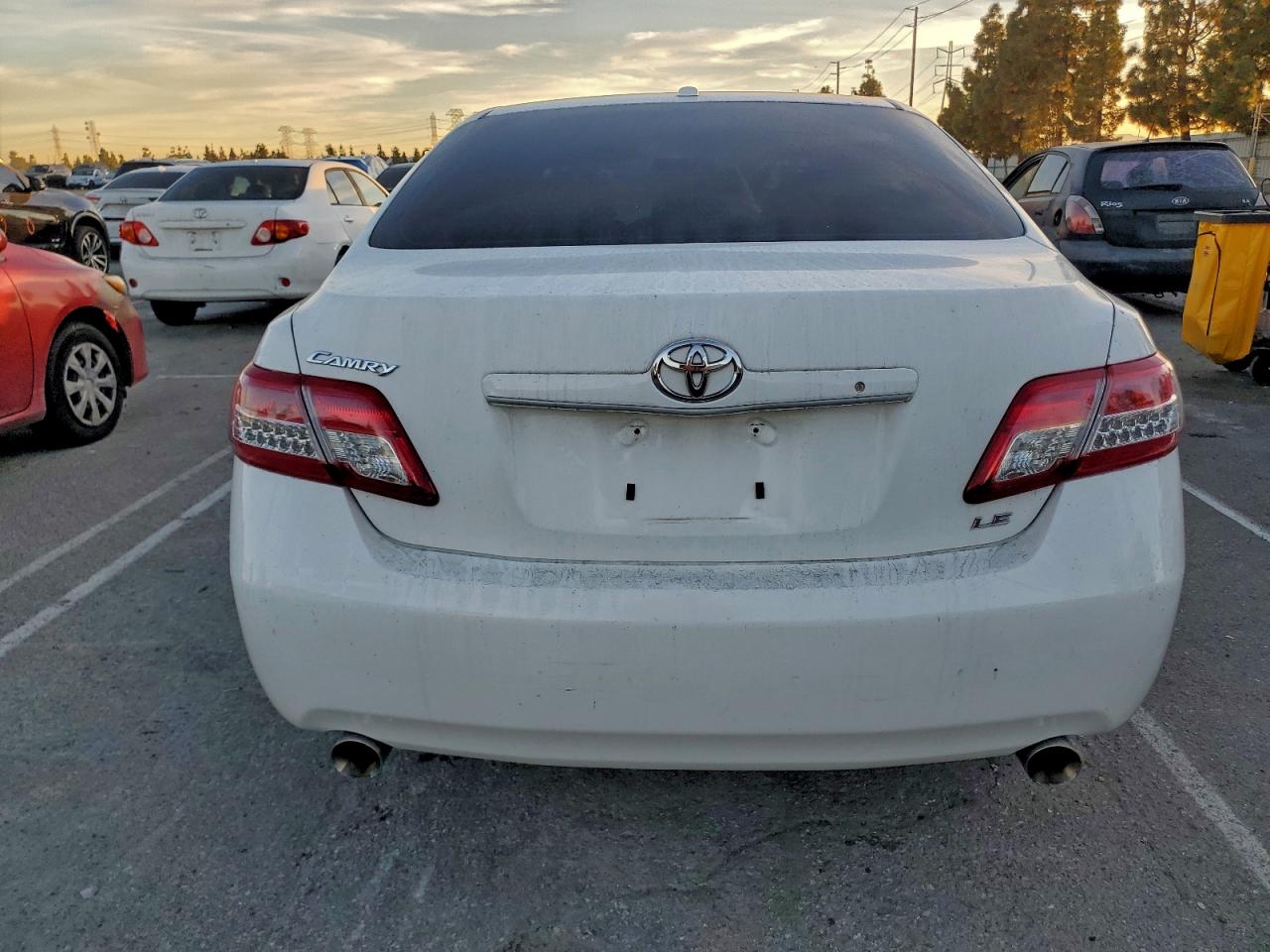 Toyota Camry Se Image 9