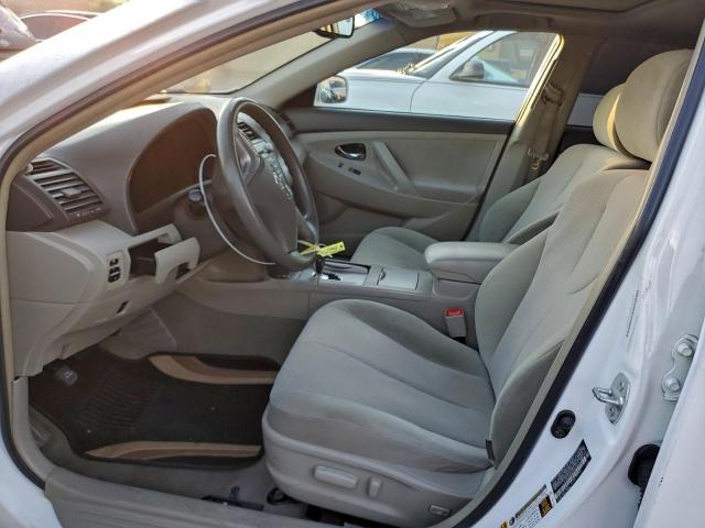 Toyota Camry Se Image 8