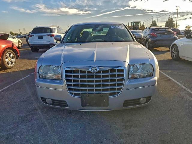 Chrysler 300 Touring Image 8