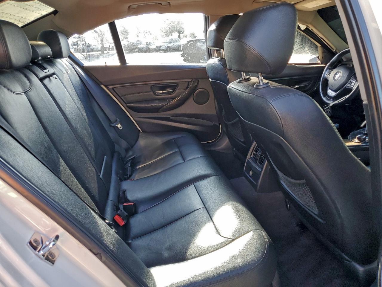 BMW 3 Series I Image 12