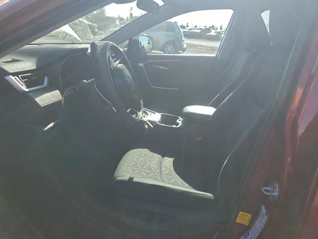 Toyota RAV4 Xle Image 4