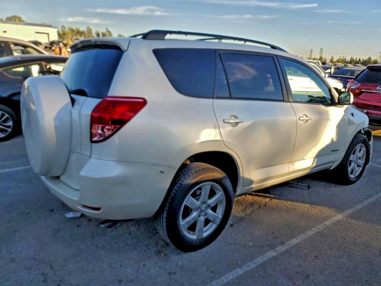 Toyota RAV4 Limited Image 6