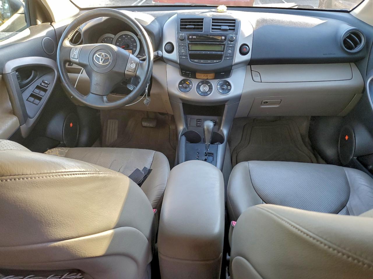 Toyota RAV4 Limited Image 12