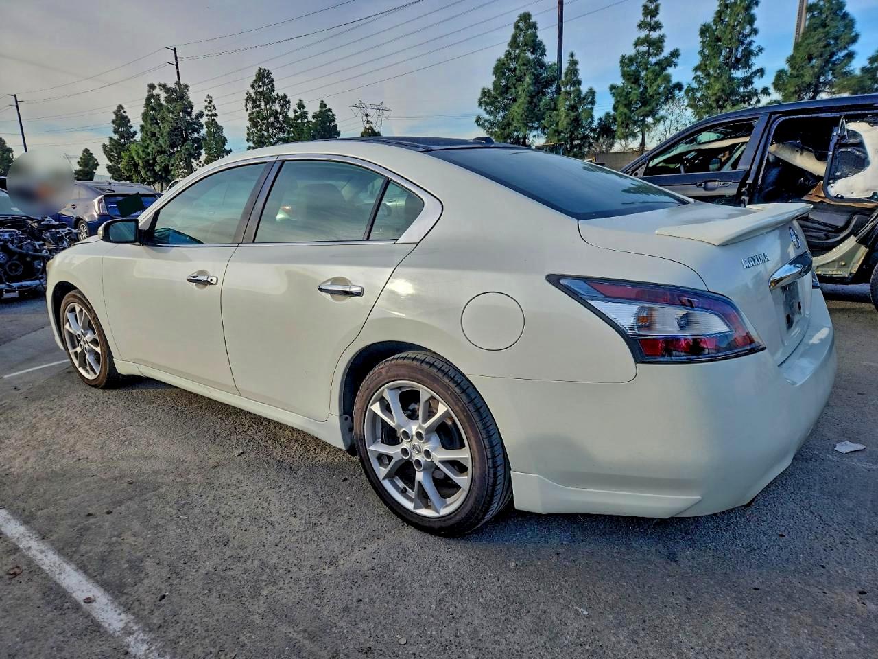 Nissan Maxima S Image 9