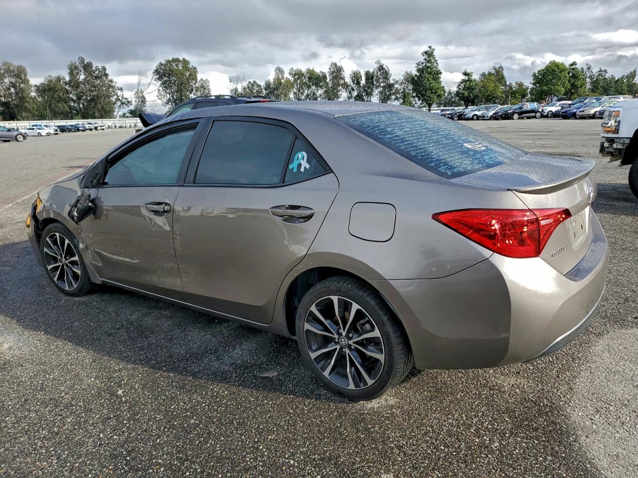 Toyota Corolla L Image 3