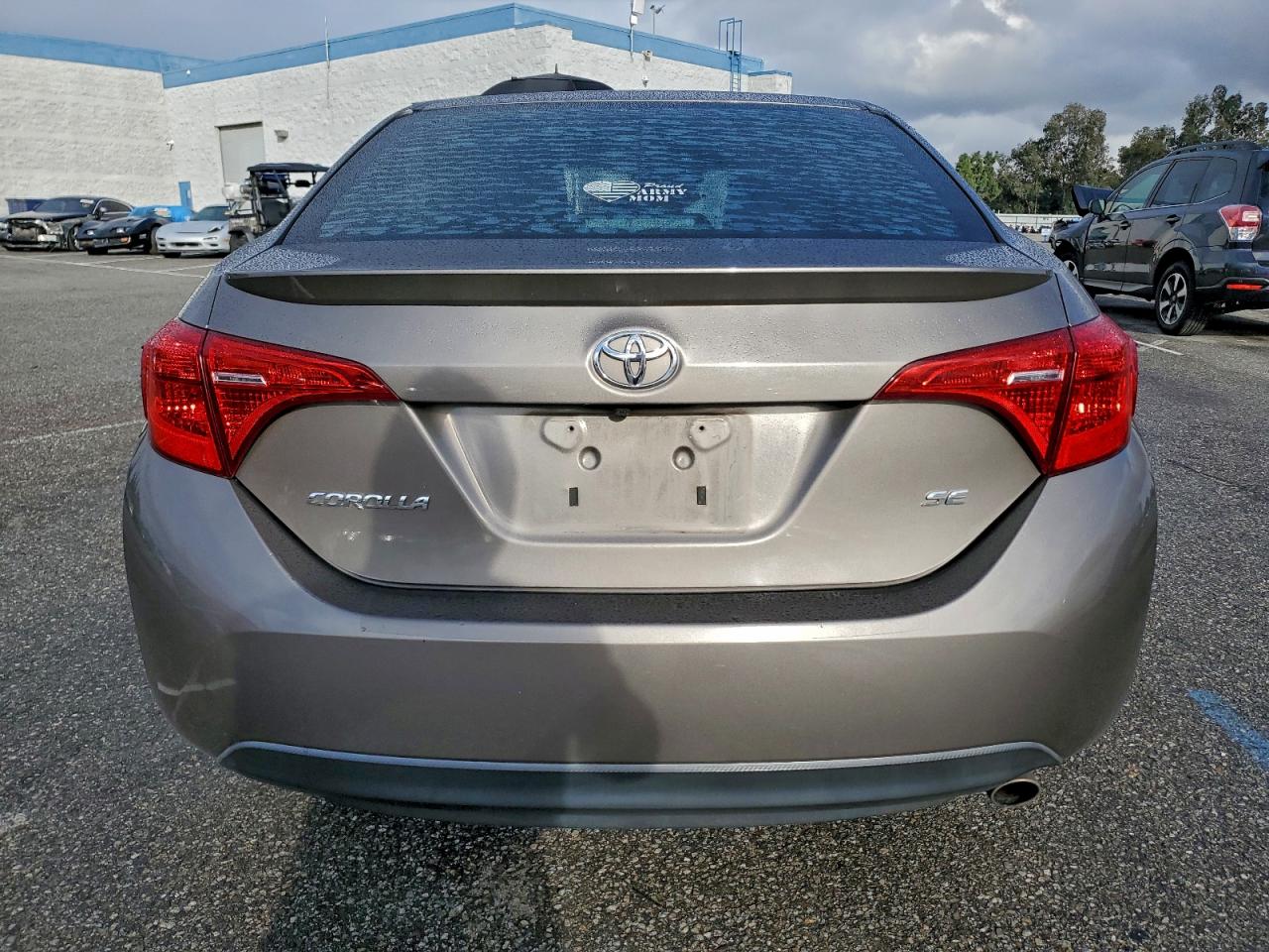 Toyota Corolla L Image 12