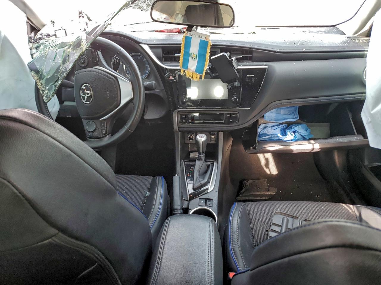 Toyota Corolla L Image 11