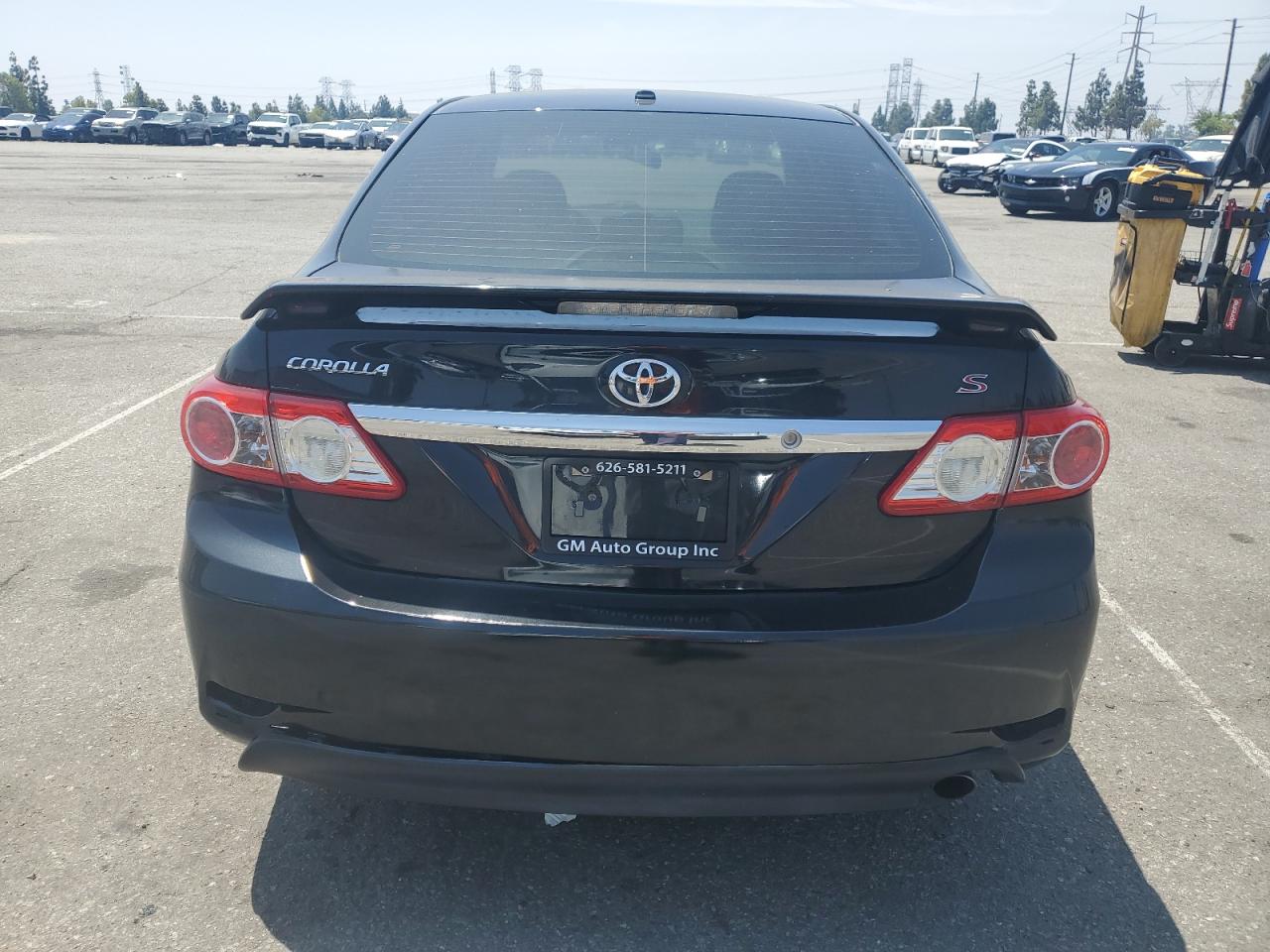 Toyota Corolla Base Image 11