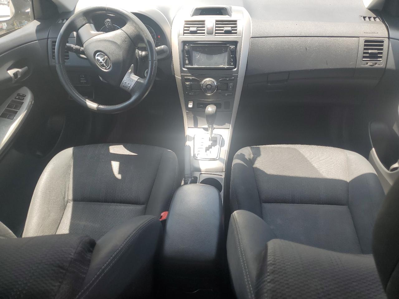 Toyota Corolla Base Image 8