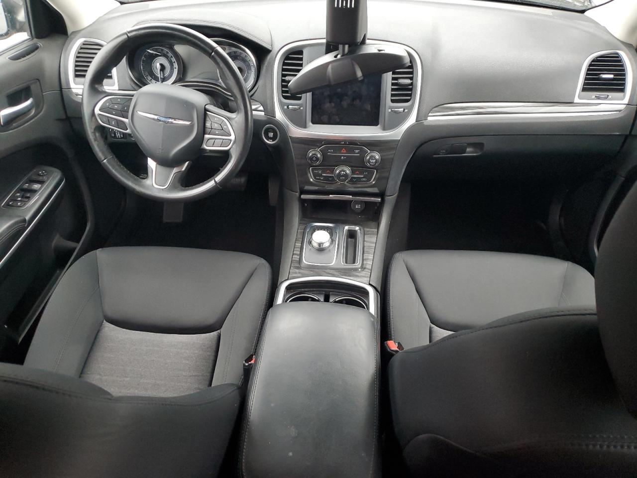 Chrysler 300 Touring Image 12