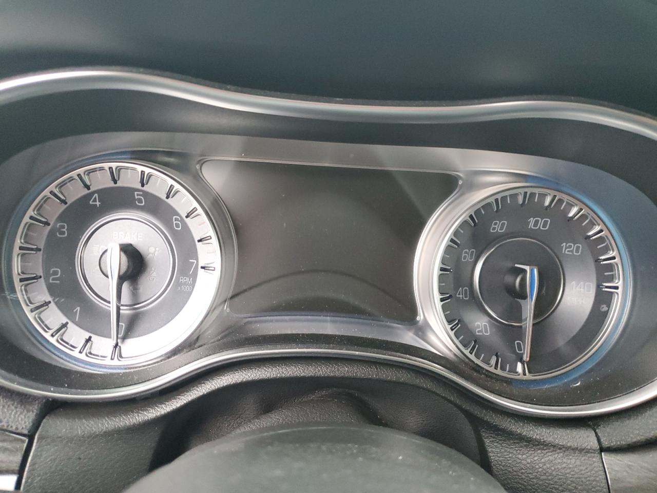 Chrysler 300 Touring Image 8