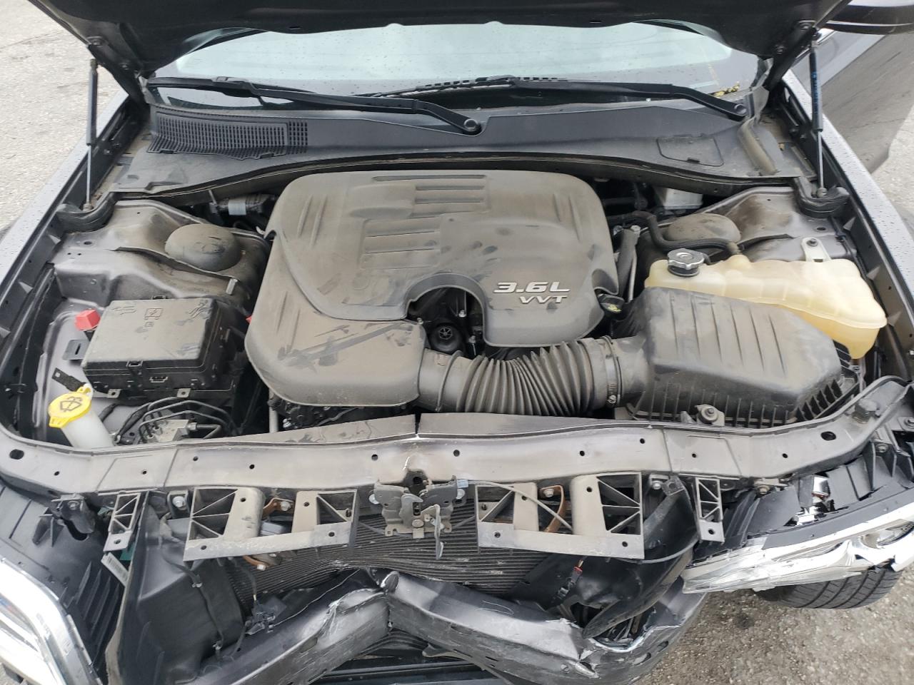 Chrysler 300 Touring Image 7