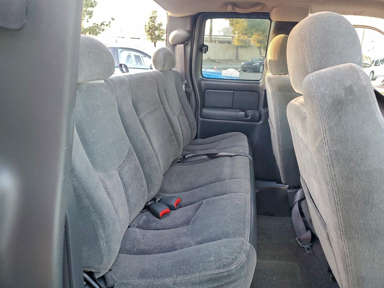 Chevrolet Silverado C1500 Image 8