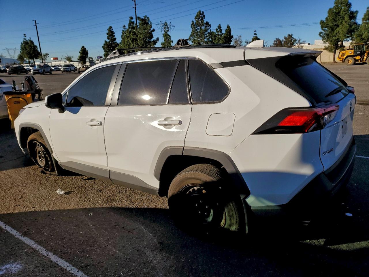 Toyota RAV4 Le Image 3