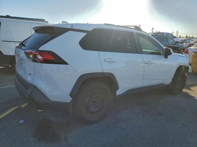 Toyota RAV4 Le Image 4