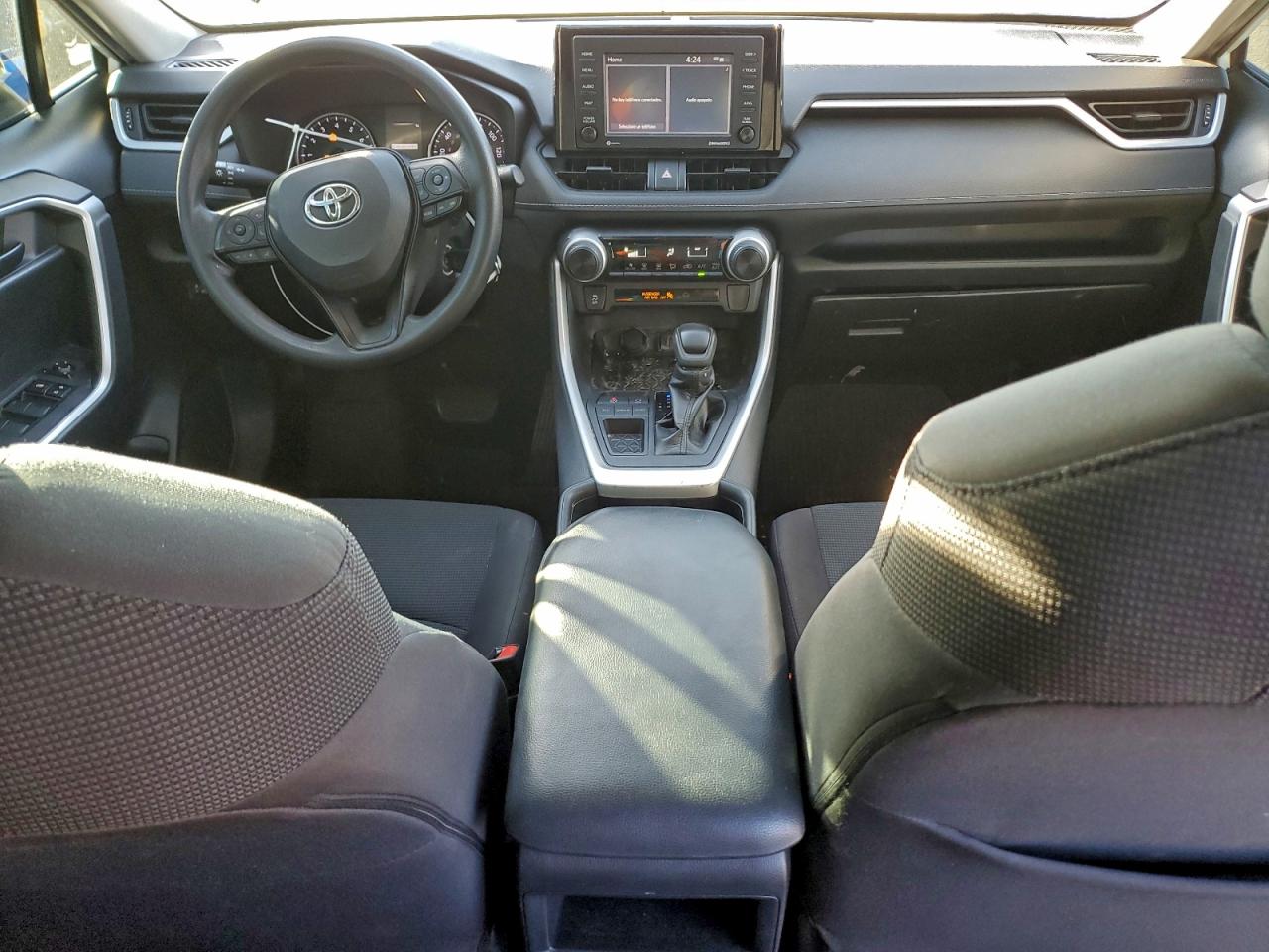 Toyota RAV4 Le Image 7