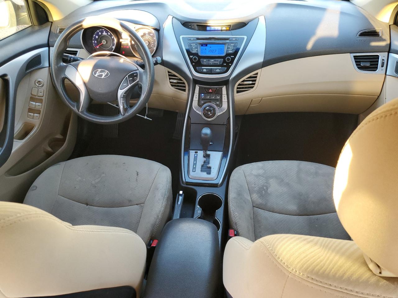 Hyundai ELANTRA Gls Image 9
