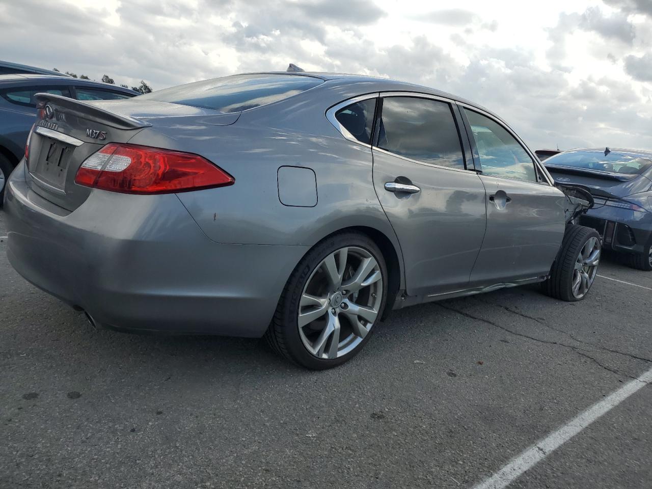 INFINITI M37 Image 2