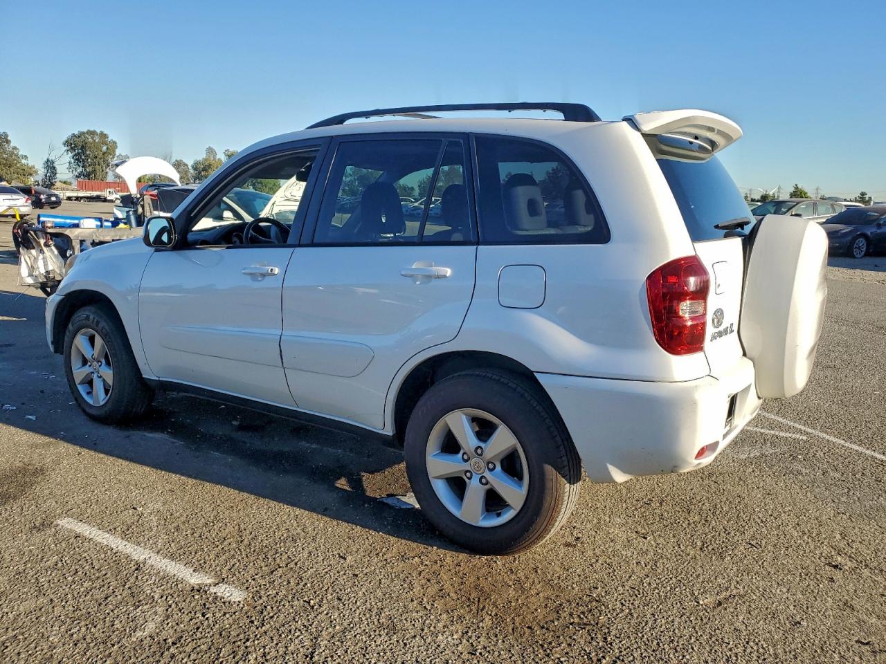 Toyota RAV4 Image 2
