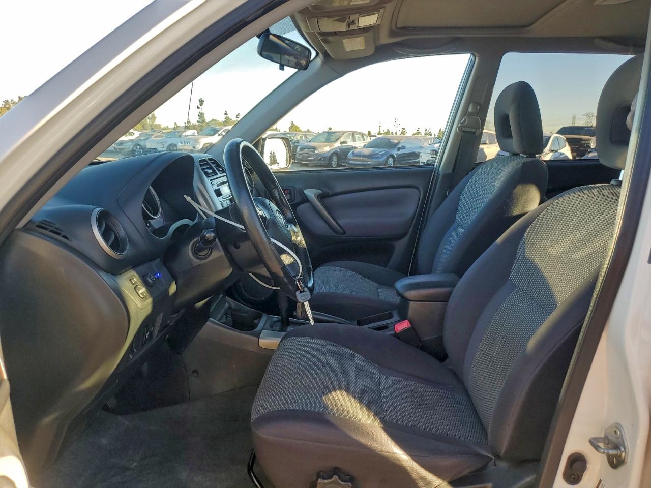 Toyota RAV4 Image 12