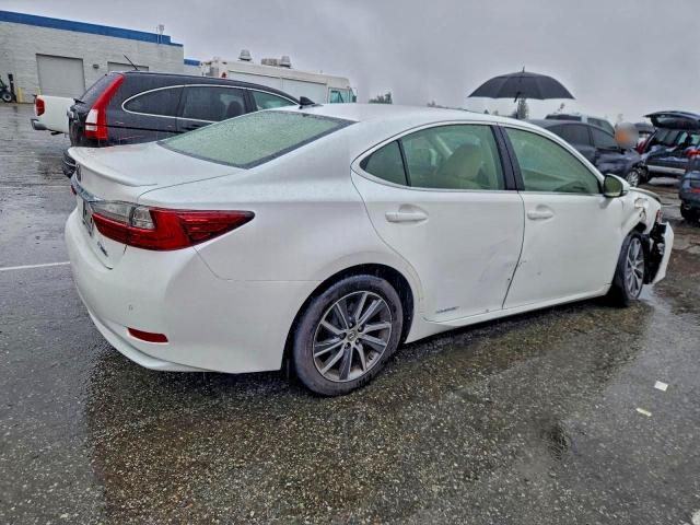 Lexus Es 300h Image 3