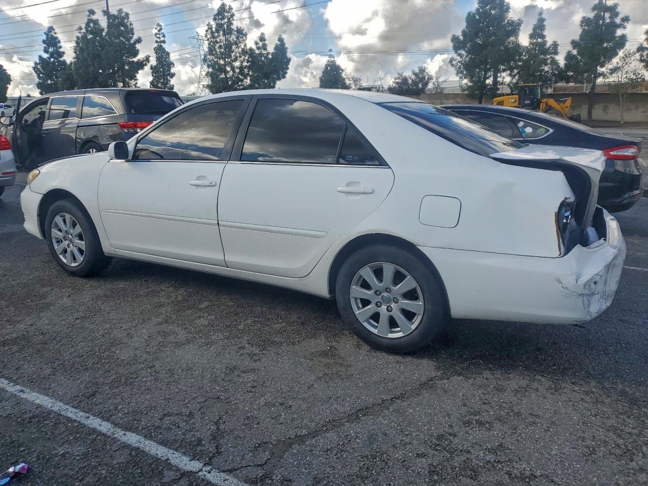 Toyota Camry Le Image 9