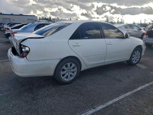 Toyota Camry Le Image 11