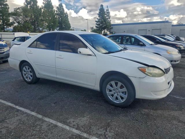 Toyota Camry Le Image 3