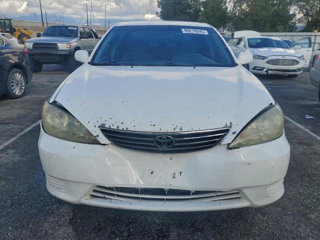 Toyota Camry Le Image 10