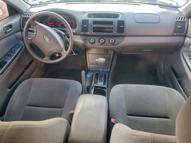 Toyota Camry Le Image 2