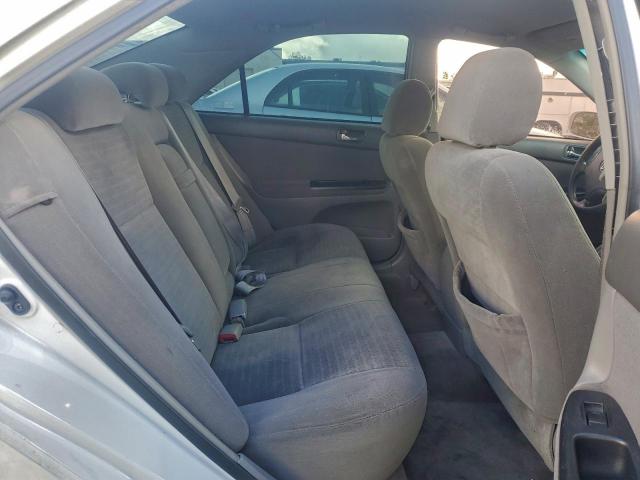 Toyota Camry Le Image 6