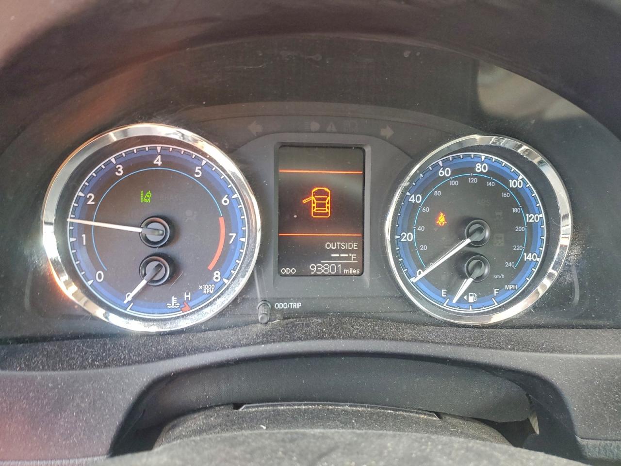 Toyota Corolla L Image 8