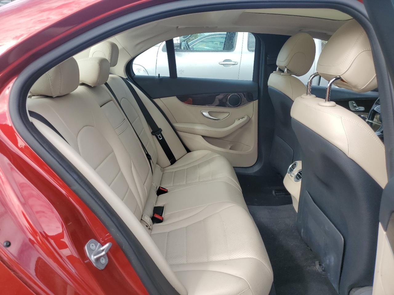 Mercedes-Benz C-Class 300 Image 12