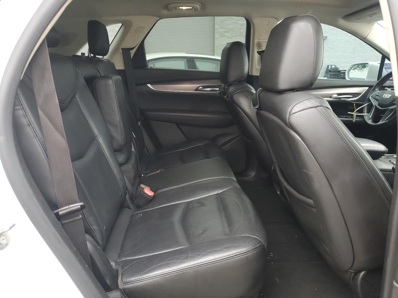 Cadillac XT5 Luxury Image 2