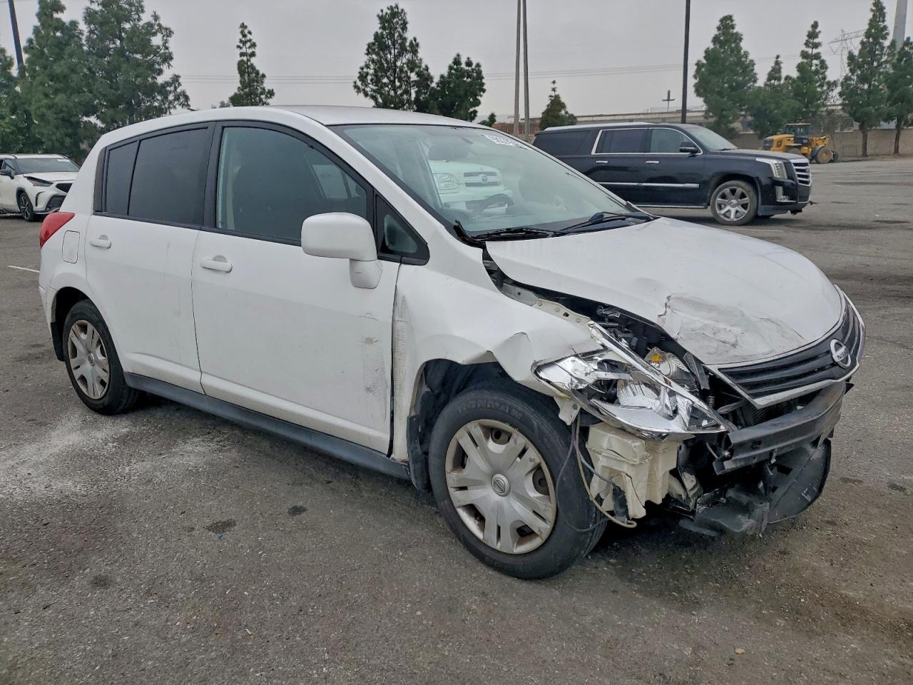 Nissan Versa S Image 12
