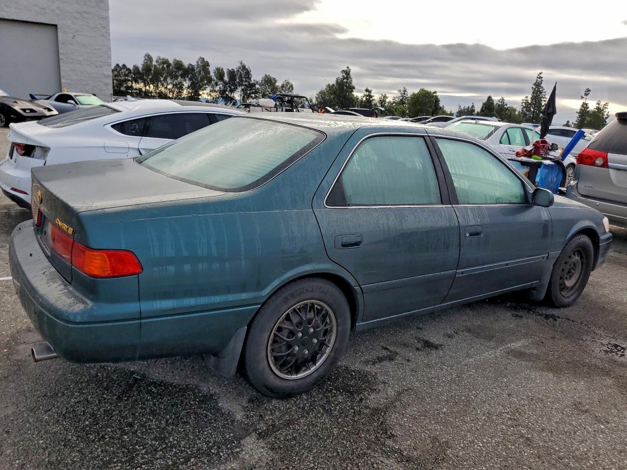 Toyota Camry Ce Image 7