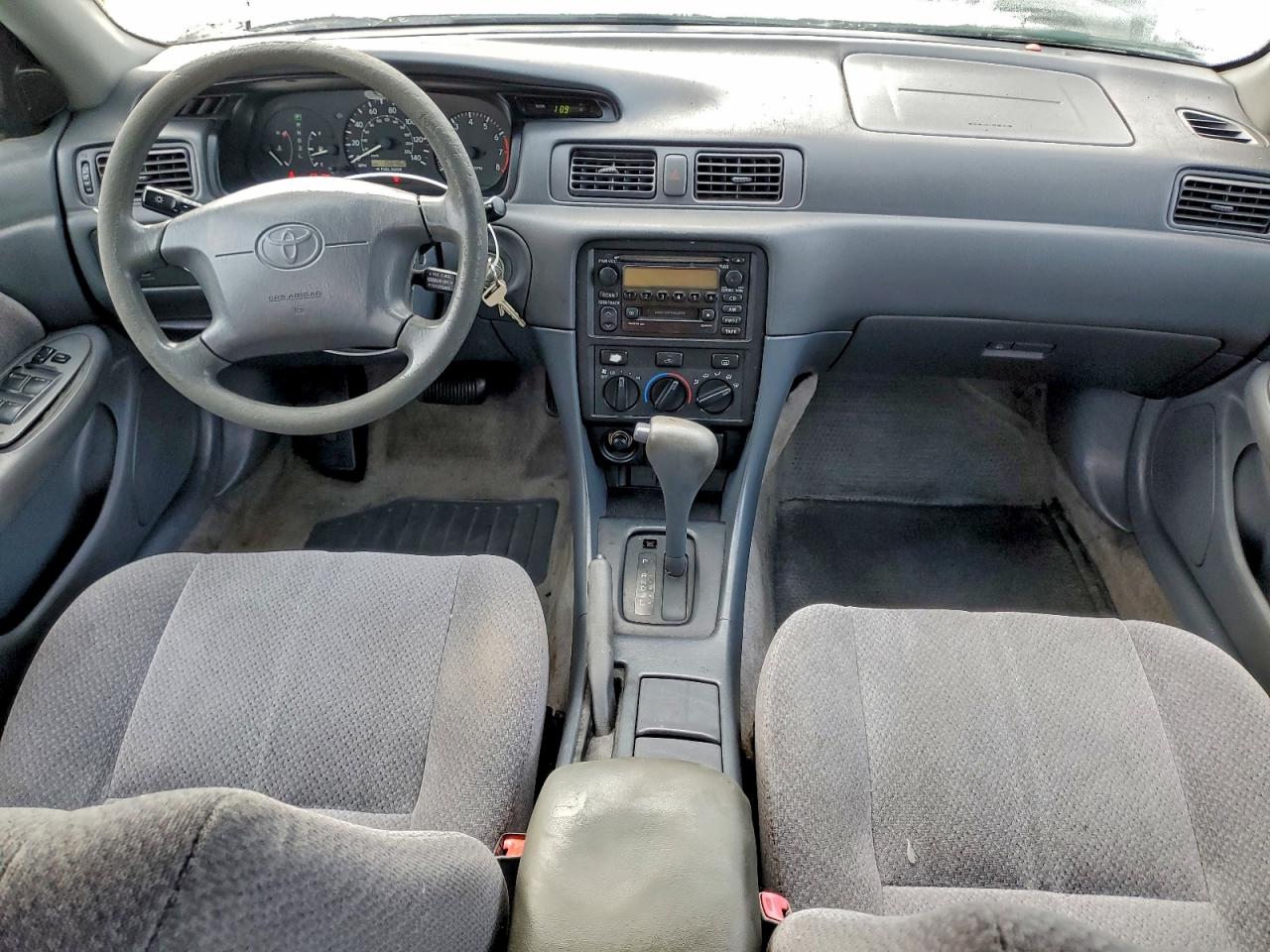 Toyota Camry Ce Image 3